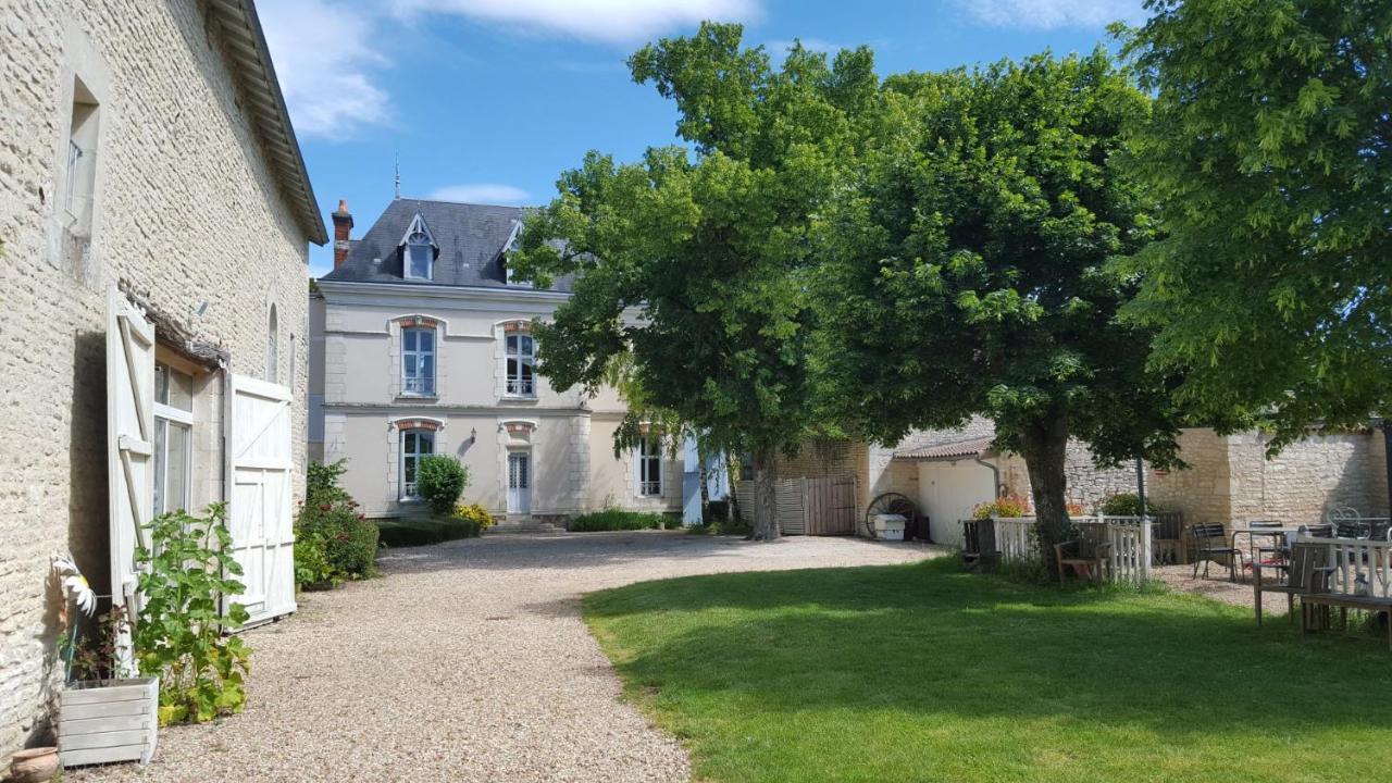 La Roseraie Neuville-du-Poitou Eksteriør bilde
